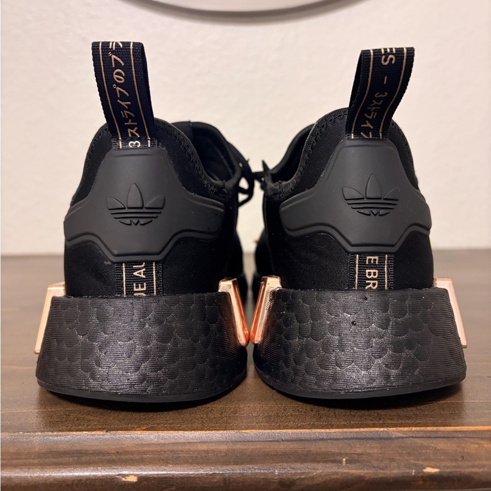 🌹Women’s Adidas RMD R1 Sneakers 🌹 - Picture 4 of 8